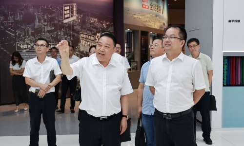 浙江省总工会党组成员、副主席施科莅临桐昆调研