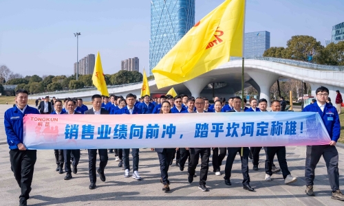 新春新景启新程丨蛇年开工第一跑，冲！